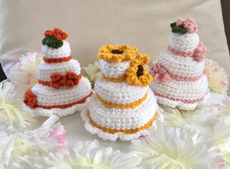 Tiny Wedding Cake Crochet Pattern ~ Crafty Kitty Crochet